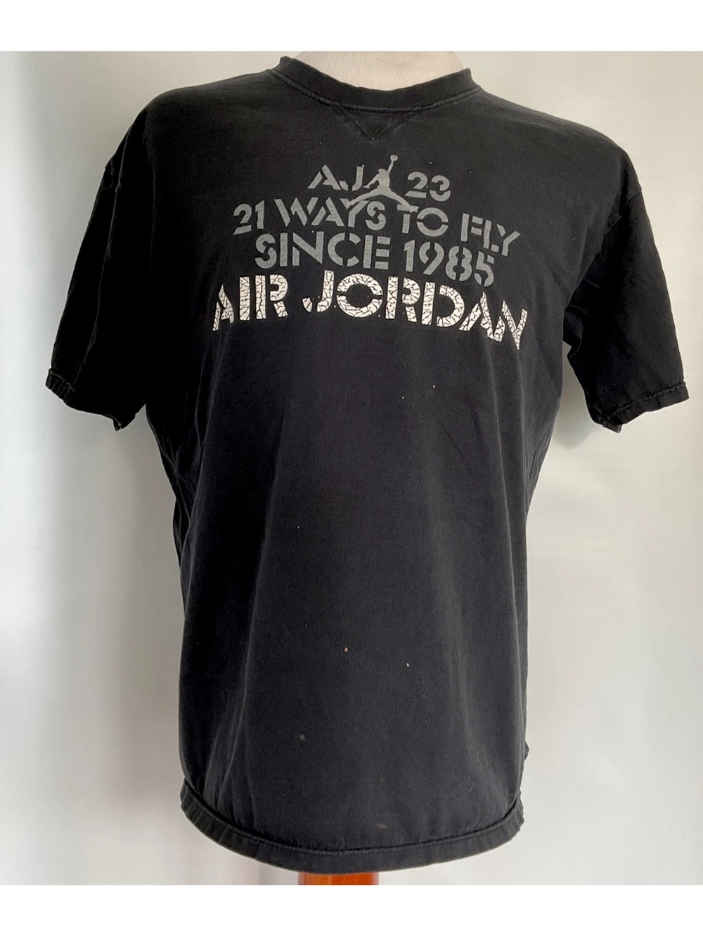 Vintage Air Jordan “21 Ways To Fly Since 1985” graphic T-shirt size large